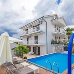 Seaside With A Swimming Pool Omisalj, Krk - 24362 דירה אומיסאליי