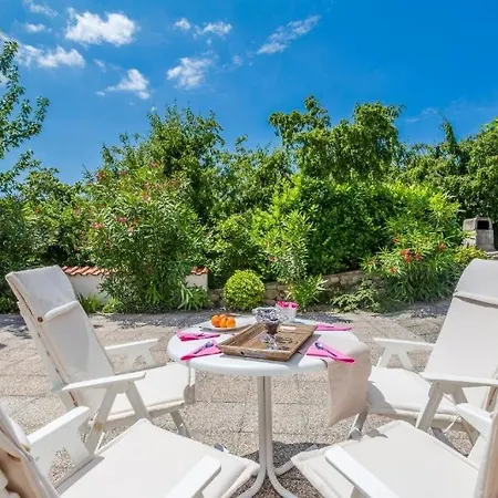 Appartement Seaside With A Swimming Pool Omisalj, Krk - 24362