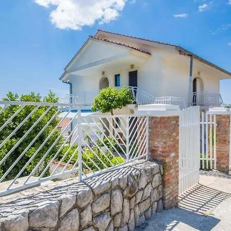 Seaside With A Swimming Pool Omisalj, Krk - 24362 אומיסאליי