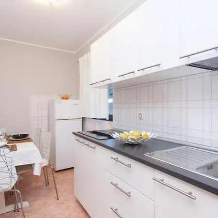 Seaside With A Swimming Pool Omisalj, Krk - 24362 Appartement *